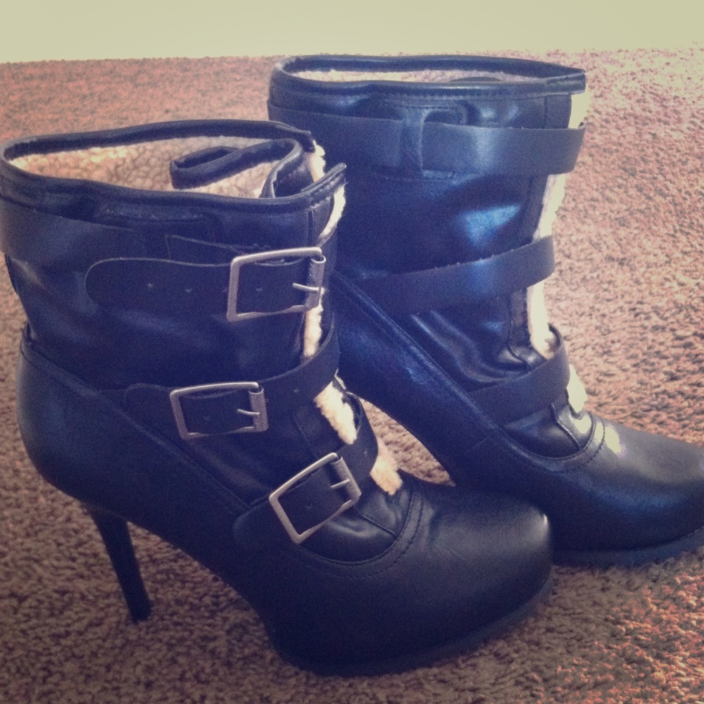 Simply Vera heeled boots NWOT